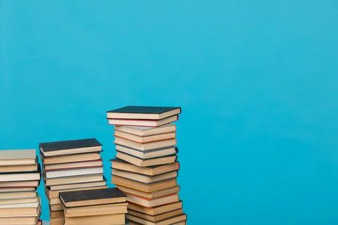 Stack of books on a blue background Library Education Foto stock