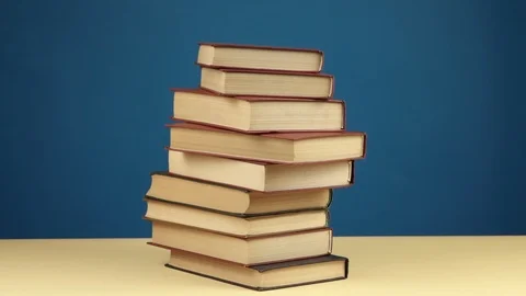 Stack books descending to the table-Stop motion Vídeo Stock 120298515