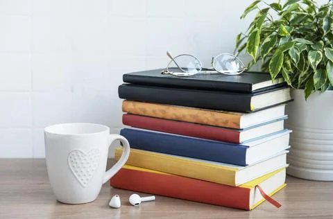 Stack of books on the desktop. Stockfoto's
