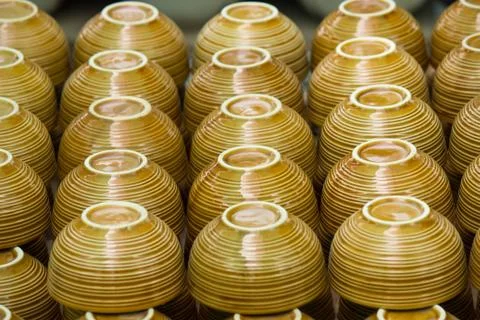 Stack of bown bowls. Foto stock