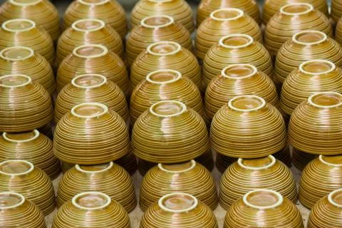 Stack of bown bowls. Foto stock
