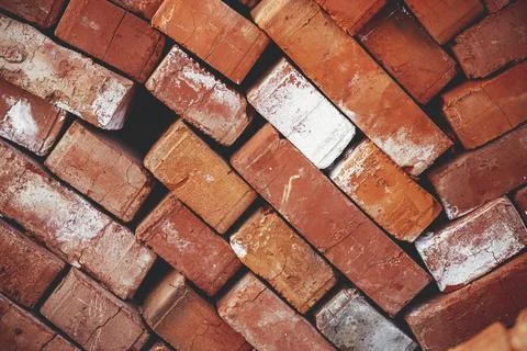Stack of bricks close up. Process of house building and building materials .. Stockfoto's