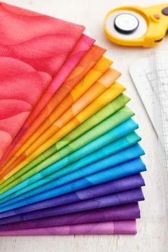 Stack of bright multicolored fabrics, accessories for quilting. Fotos de archivo