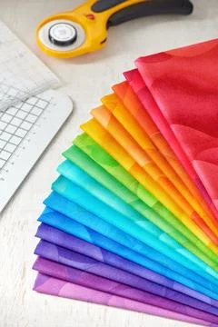 Stack of bright multicolored fabrics, accessories for quilting. Fotos de archivo