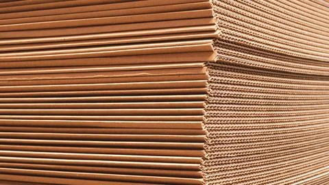 A stack of brown paper Cardboard with a wavy texture Stockfoto's