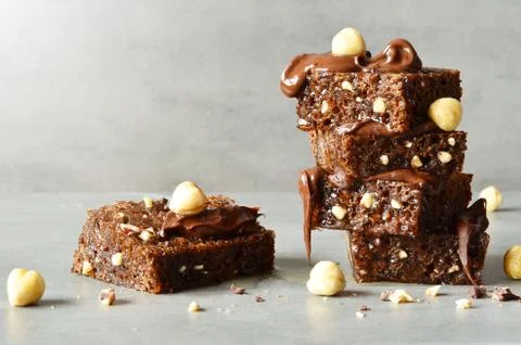 Stack of a brownie pieces on a grey table with gray background. Foto stock