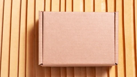 Stack of bubble envelopes, textured background Vidéo 109797177