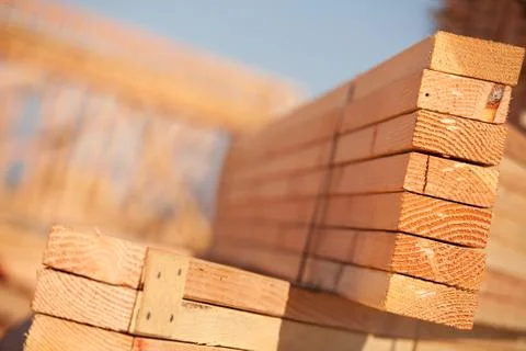 Stack of Building Lumber at Construction Site with Narrow Depth of Field. Fotos de archivo