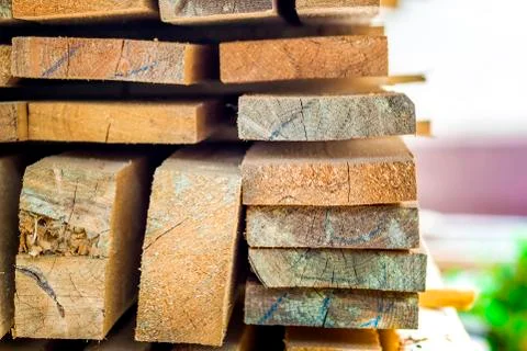 Stack of building lumber at construction site with narrow depth of field. Tim Fotos de archivo
