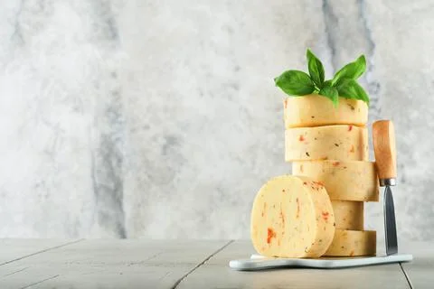 Stack of cheese with tomatoes and seasoning and Swiss cheese on with basil an Foto stock