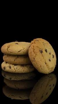 Stack of Chocolate Chip Cookies on Black Reflective Surface 스톡 사진