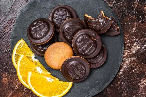 Stack of Chocolate Covered Round Jaffa Cookies with Orange Flavored Marmala.. Foto stock