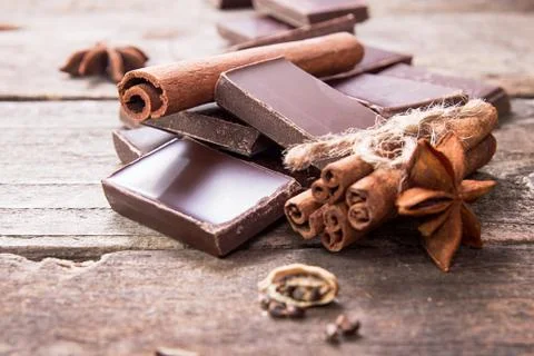 Stack of chocolate cracked pieces with cinnamon, anise star Stock Photos
