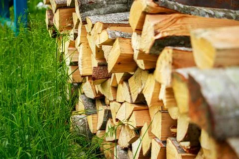 Stack of chopped firewood. Eco-friendly bio fuel. Woodpile near village house Foto stock