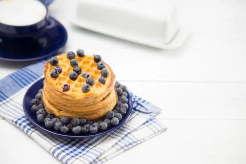Stack of Classic Waffles with Blueberries Stock-Fotos