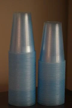 Stack of clear plastic drinking cups 库存照片
