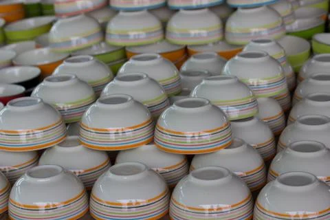 Stack of colorful bowls. Foto stock