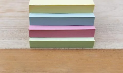 Stack of Colorful Sticky Notes on Wooden Table Foto stock
