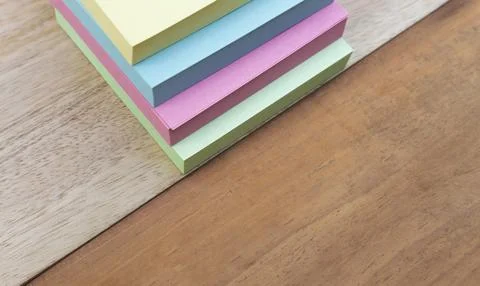 Stack of Colorful Sticky Notes on Wooden Table Foto stock