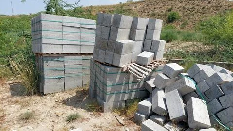 Stack Of Concrete Blocks For Roadside Infrastructure Construction Projects Foto stock