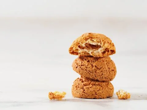 Stack of cookie amaretti on white marble Foto stock