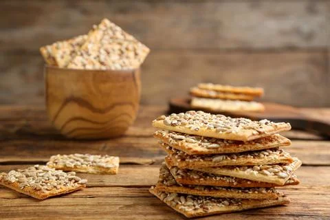 Stack of delicious crackers on wooden table Foto stock
