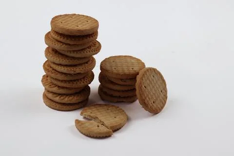 A stack of delicious wheat round biscuits with a few crumbs Foto stock