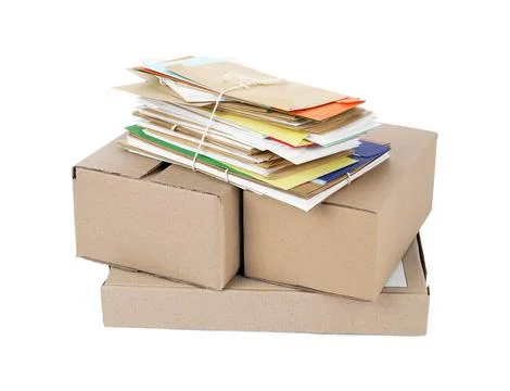 Stack of different paper envelopes and parcels on white background. Post offi Foto stock