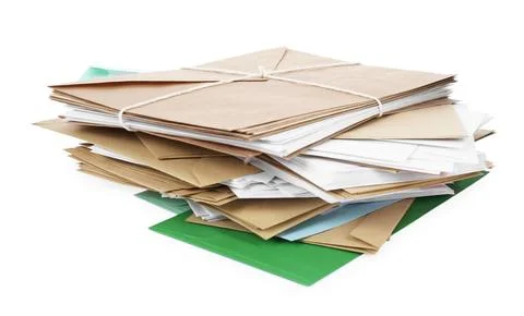 Stack of different paper envelopes on white background. Post office Foto stock