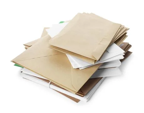Stack of different paper envelopes on white background. Post office Foto stock