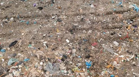 Stack of different types of large garbage dump, plastic bags, and trash bins Foto stock
