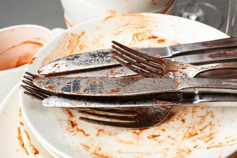 Stack of dirty dishes with cutlery, closeup Foto stock