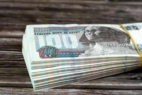 Stack of Egyptian currency of 100 EGP LE one hundred Egyptian pound bills, .. Stock Photos