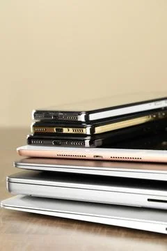 Stack of electronic devices on wooden table Foto stock