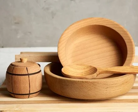Stack of empty wooden round plates and new cutting board on gray backgroun... Stockfoto's