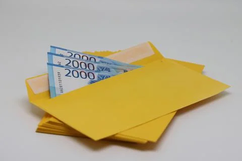 A stack of envelopes. Close-up with an envelope full of euro banknotes on a l Stockfoto's