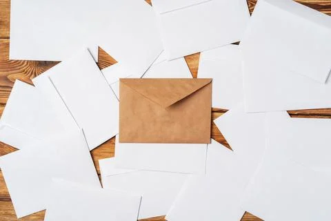 Stack of envelopes on working desk top view. Business mail Foto stock