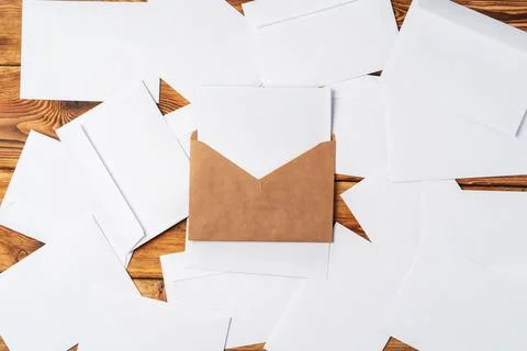 Stack of envelopes on working desk top view. Business mail Foto stock