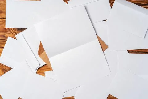 Stack of envelopes on working desk top view. Business mail Foto stock