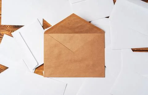 Stack of envelopes on working desk top view. Business mail Foto stock