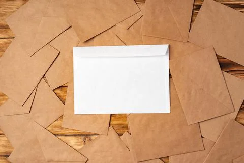 Stack of envelopes on working desk top view. Business mail Foto stock