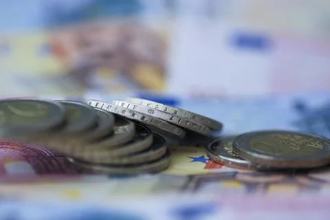 Stack of Euro coins on banknotes Foto stock