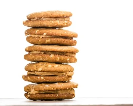 Stack of filled peanut butter cookies on white Stock-Fotos