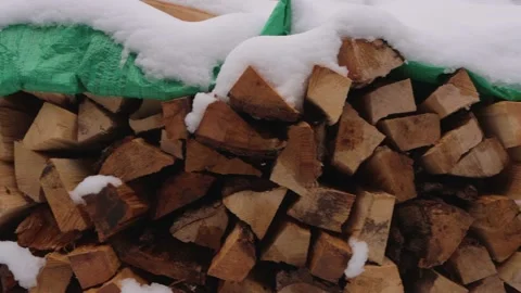 Stack of Fire Wood with Snow Covered Tarp Vídeo Stock 234431575