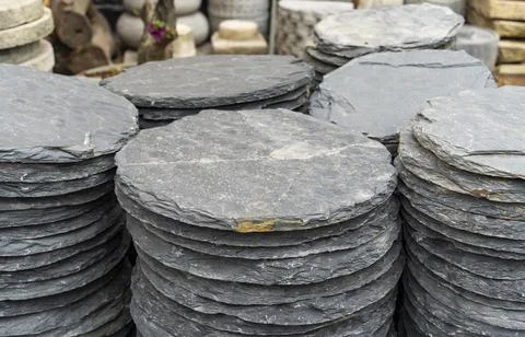 Stack flat slate stones cladding of wall used for flooring, walkways or wal.. Foto stock