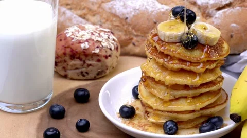 A stack of fluffy breakfast American pancakes with fresh blueberries. Stock-Footage 336589286