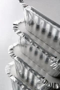 Stack Of Foil Take Away Containers Foto stock