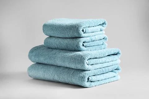Stack of fresh fluffy towels on grey background Foto stock