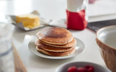 Stack Of Freshly Made Pancakes Or Crepes On Table For Pancake Day 스톡 사진
