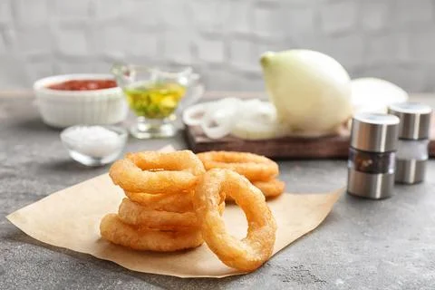 Stack of fried onion rings on table, closeup 스톡 사진